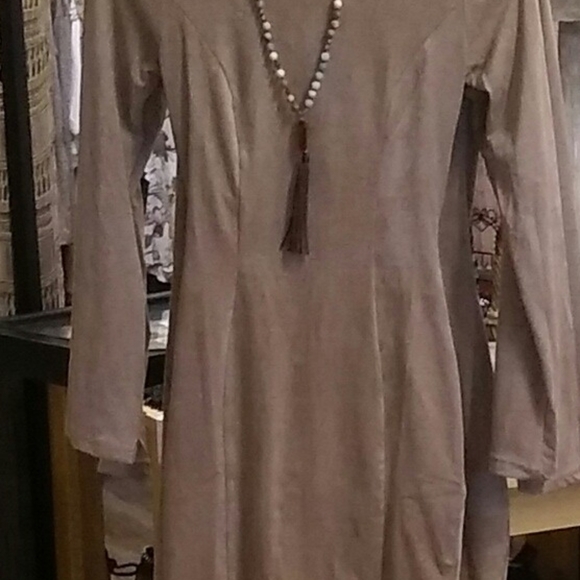NWT SUEDE DRESS SIZE MEDIUM WITH BACK CUT OUT - Picture 10 of 11